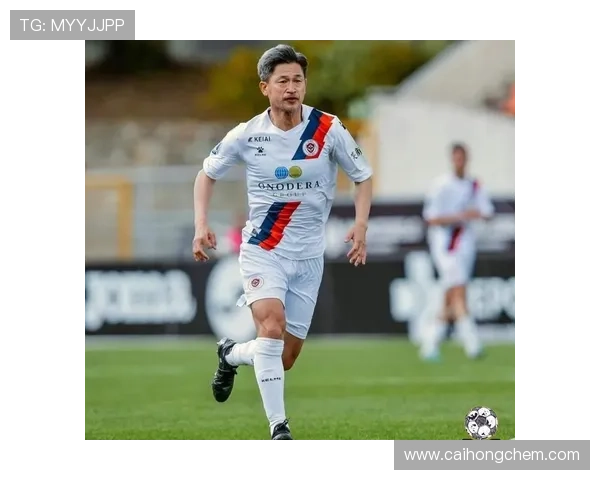 日本足球传奇人物盘点前十明星球员的辉煌与成就